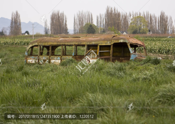 廢棄的校車(chē)