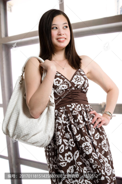 購(gòu)物的女人