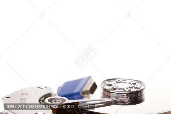 在一個(gè)硬盤驅(qū)動(dòng)器盤片反射電腦連接器電纜