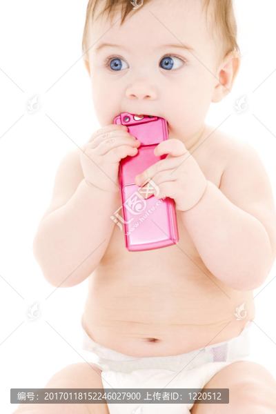 帶手機的嬰兒