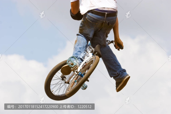 小輪車車手空降