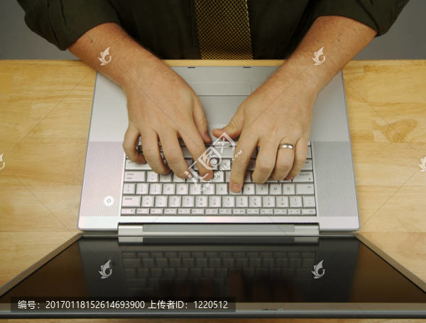 使用筆記本電腦的人