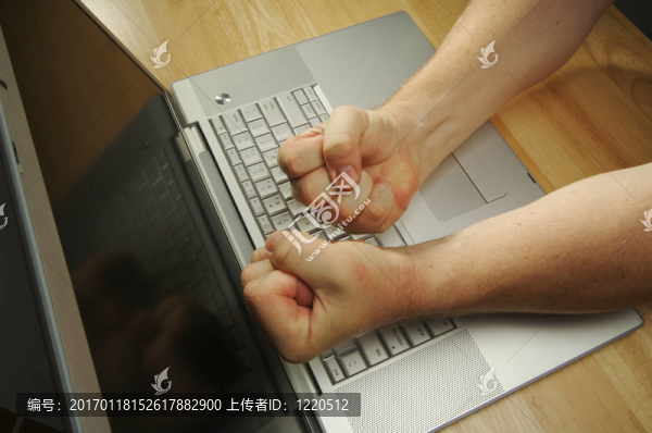 使用筆記本電腦的人