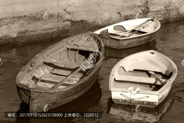船在Bermeo