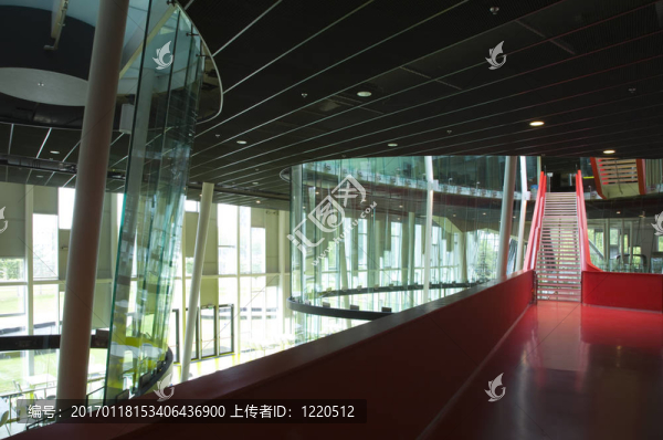 紅色的樓梯-匯圖網(wǎng) www.fosd68.com 紅色的樓梯