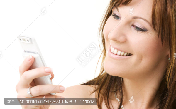 幸福的女人用白色的電話