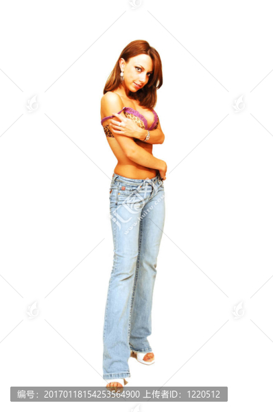 穿著牛仔褲的站著的女人
