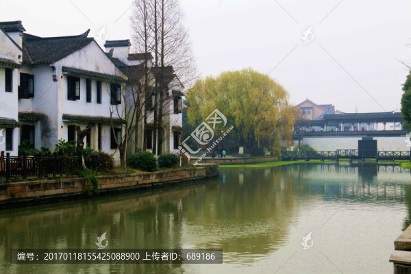 湖邊景色