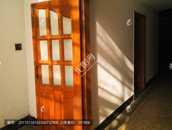 蘇式建筑走廊光影