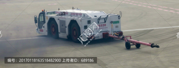 飛機牽引車