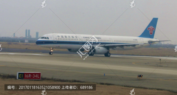 客機(jī)滑行