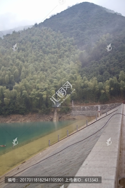 山區(qū)水庫(kù)堤壩