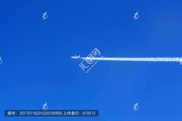高空飛行的飛機(jī)