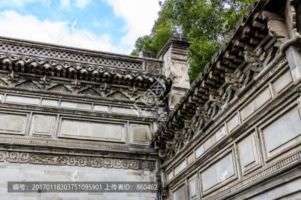 小青瓦建筑,藍天仰拍
