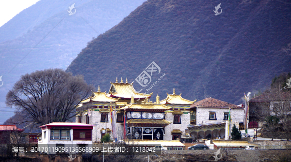 遠(yuǎn)山,喇嘛寺