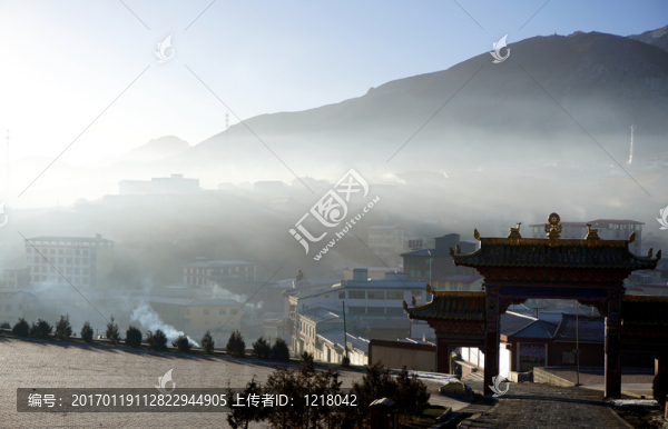 晨霧中的朗木寺