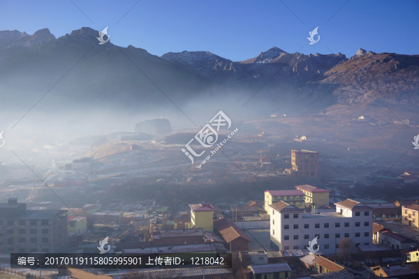 晨霧中的朗木寺鎮(zhèn)
