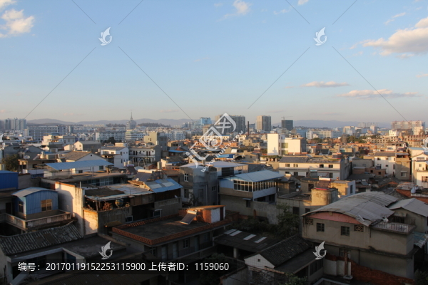 城市中的藍色天空背景
