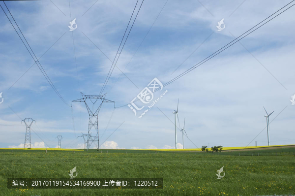 電塔附近的風力發(fā)電機