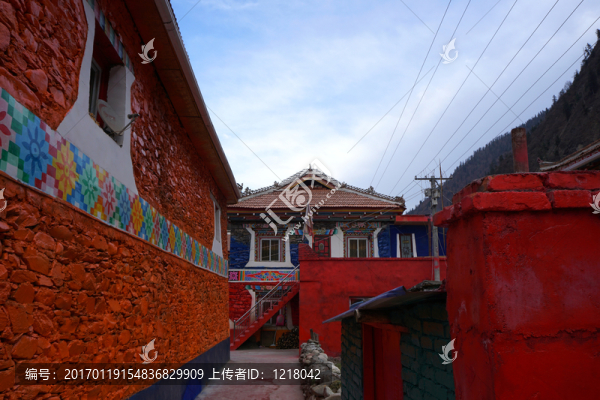 七彩甲足,藏民新居