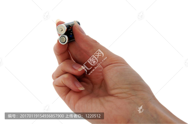 電池在兩AAAS的手指