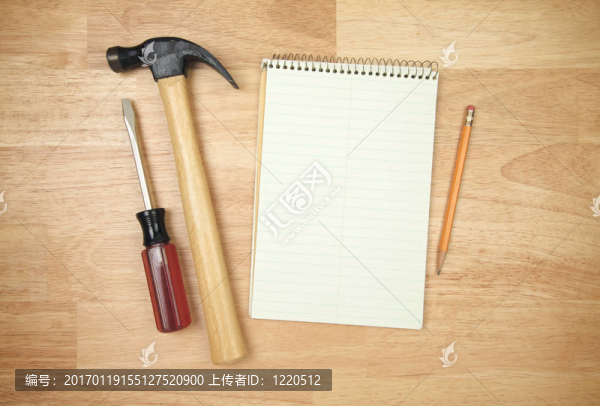 紙墊；鉛筆；Hammer和螺絲刀