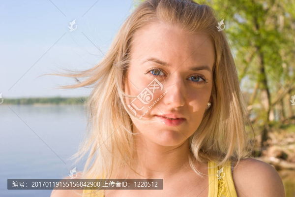 美麗的金發(fā)女郎