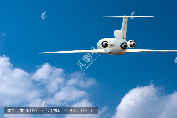 飛機(jī)在云層