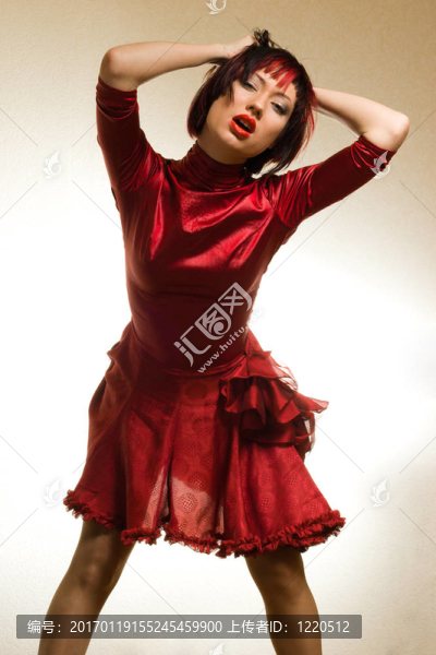 穿紅衣服的女士