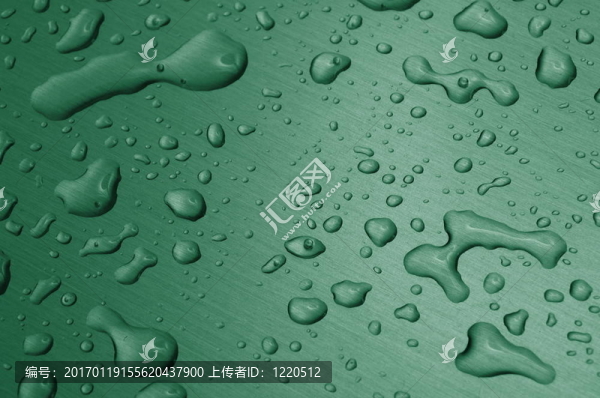 金屬表面上的水滴