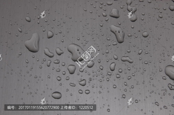 金屬表面上的水滴