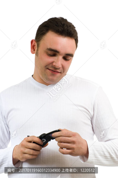 男人讀短信