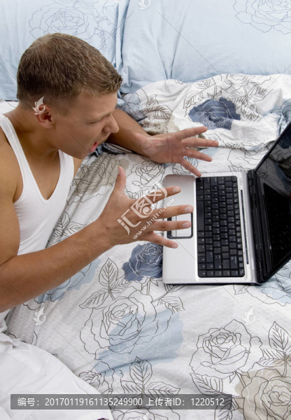 筆記本電腦男-匯圖網(wǎng) www.fosd68.com 筆記本電腦男