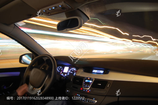 汽車在夜間運動