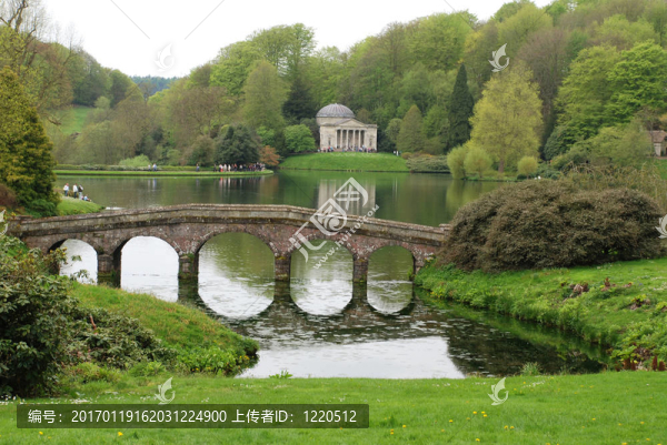 橋在Stourhead