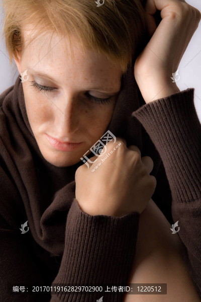 愛我的高領(lǐng)毛衣的柔軟