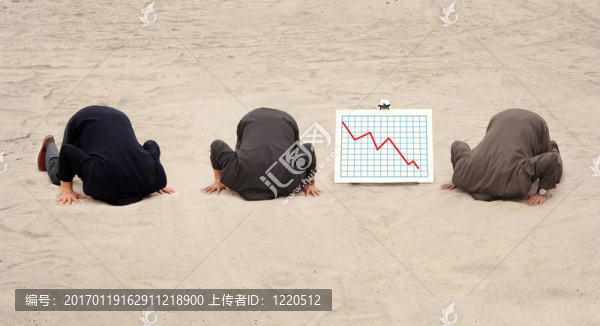三頭在沙