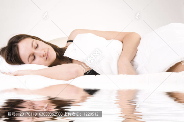 睡覺(jué)的女人