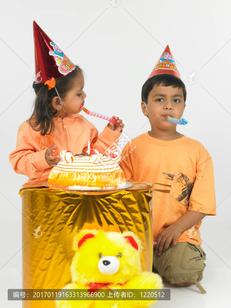 孩子們在一個生日聚會