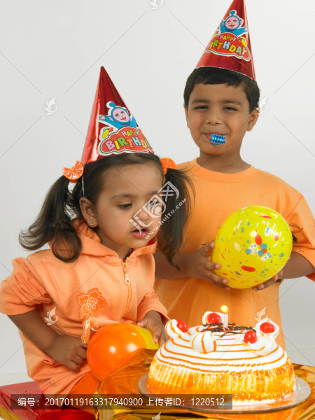 孩子們在一個生日聚會