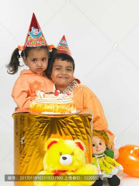 孩子們在一個(gè)生日聚會(huì)