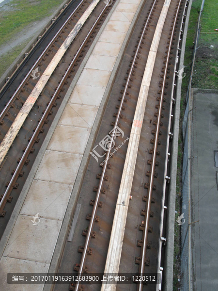 地鐵的金屬軌道