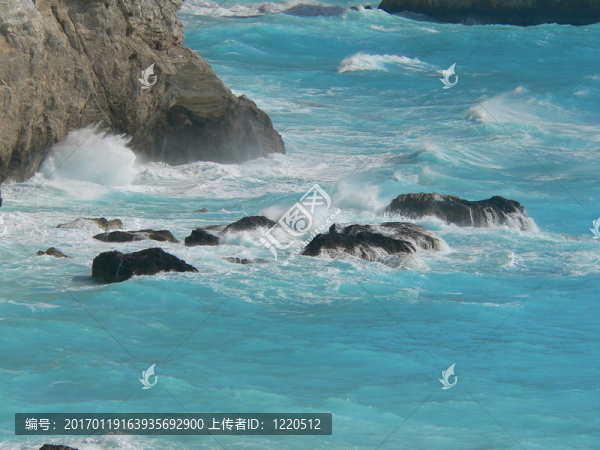 海浪破巖
