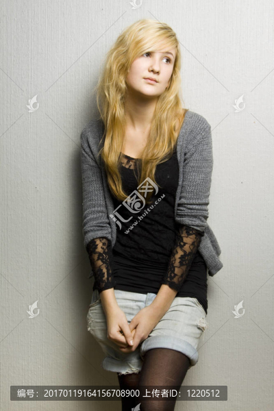 年輕漂亮的女孩