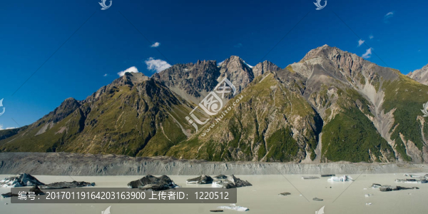 冰川湖全景