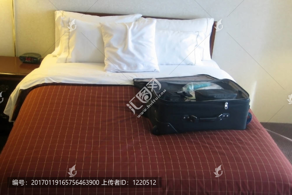 行李在酒店房間