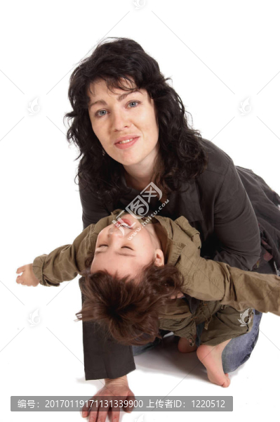 年輕的女人和她的小兒子