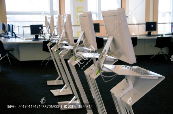 一排電腦-匯圖網(wǎng) www.fosd68.com 一排電腦