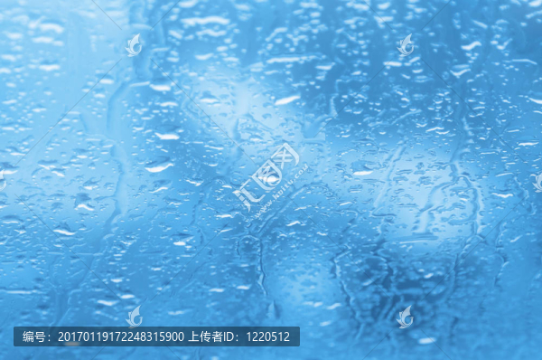 窗戶上的雨滴