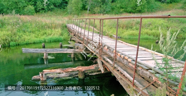 綠河上的舊橋